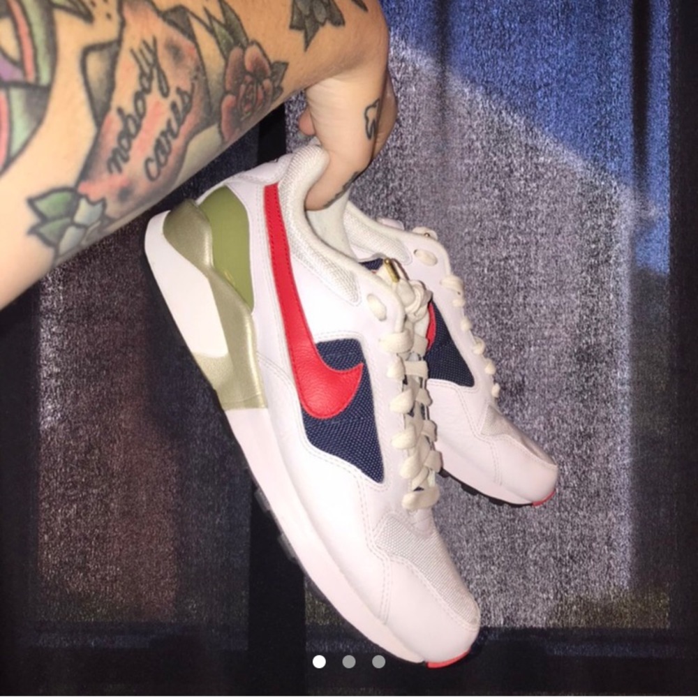 nike trainers, size 7.5, worn once.
